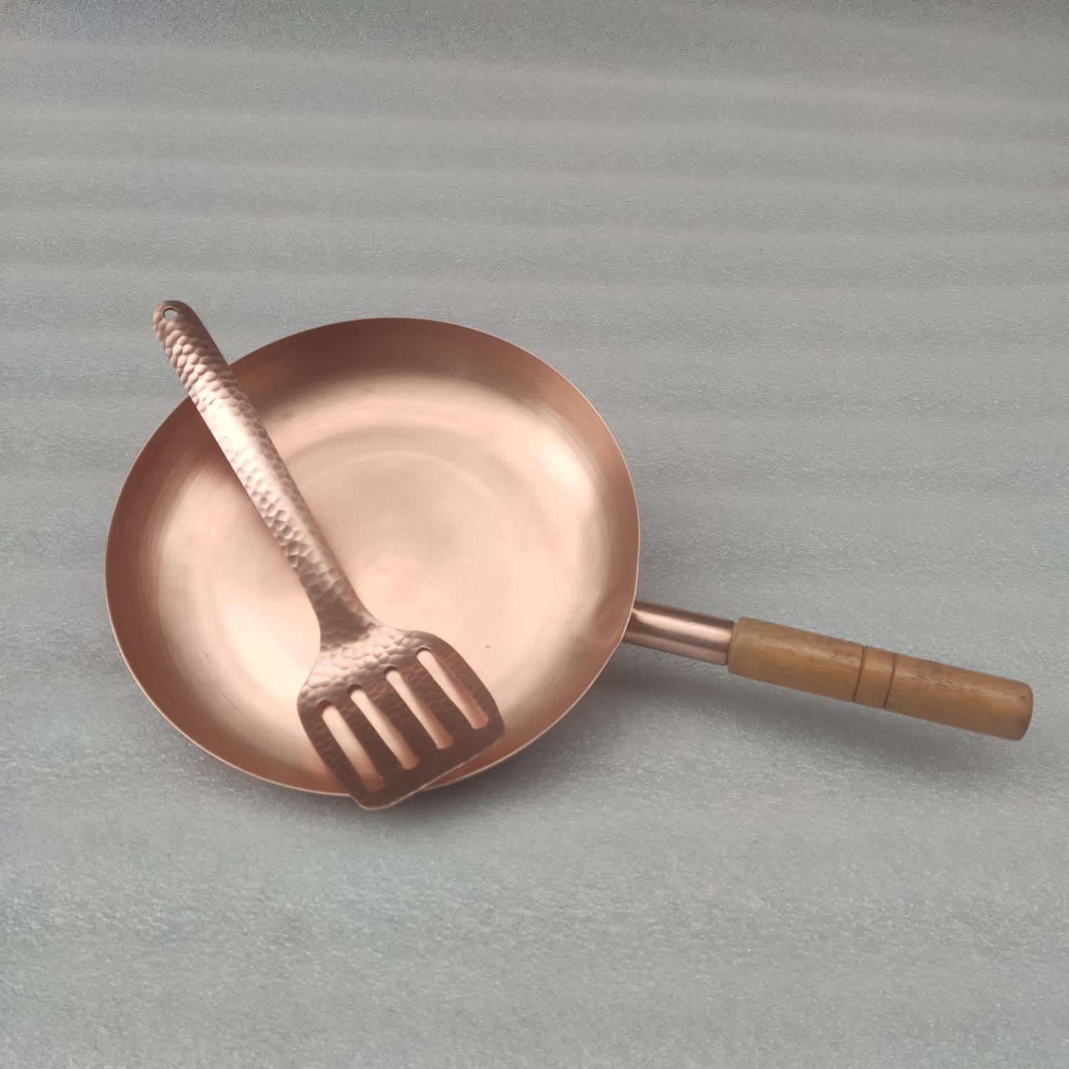 10" Round Plain Copper Pan with Matte Finish, Wood Handle and Spatula